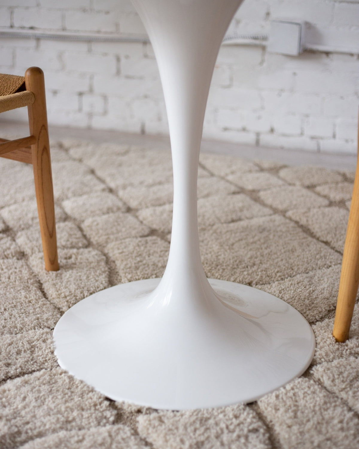 Daisy Faux Marble 36 in Dining Table, White