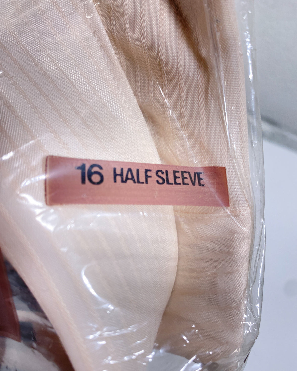 Vintage Van Heusen Short Sleeve Shirt (16)