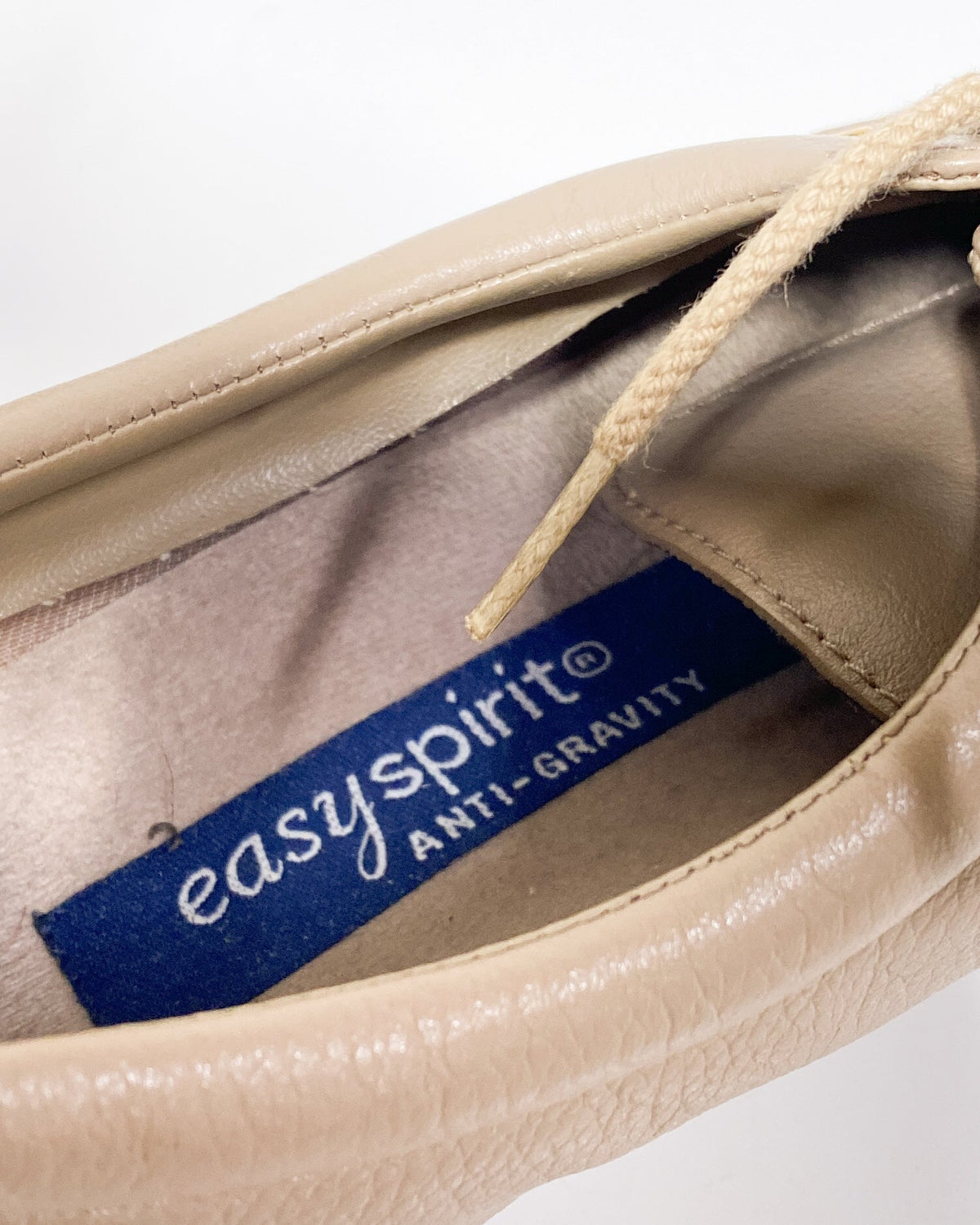 Vintage Tan Easy Spirit Anti-Gravity Shoes (6.5)