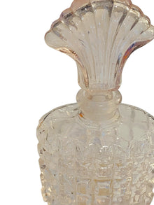 Soft Pink Hue Facted Perfume Bottle with Stopper