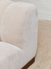 Margot Armless in Amici Sand