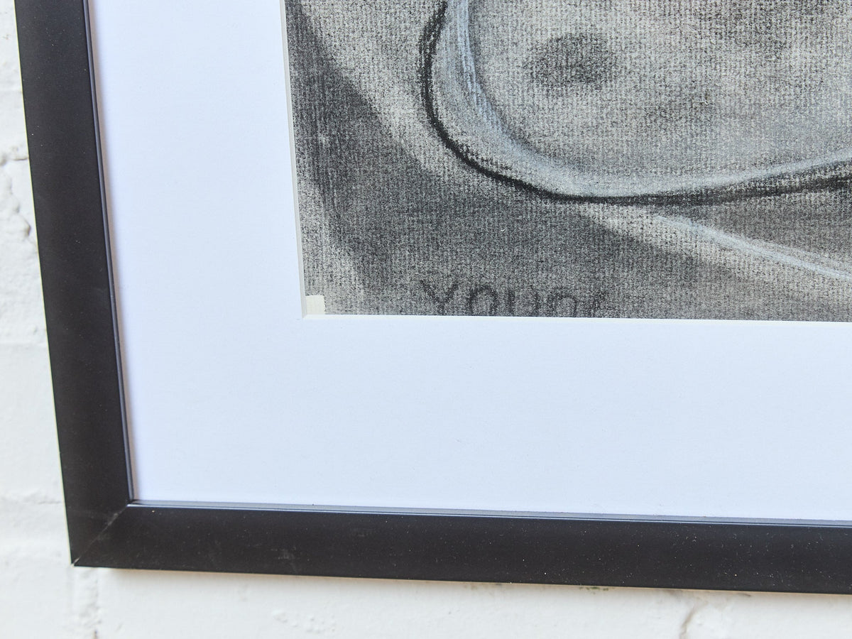 Entangled Figures in Gray