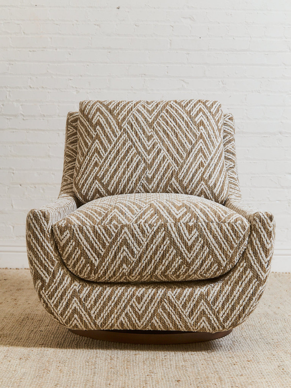 Atlas Swivel Chair in Joplin Burlap