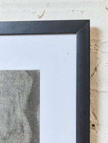 Entangled Figures in Gray