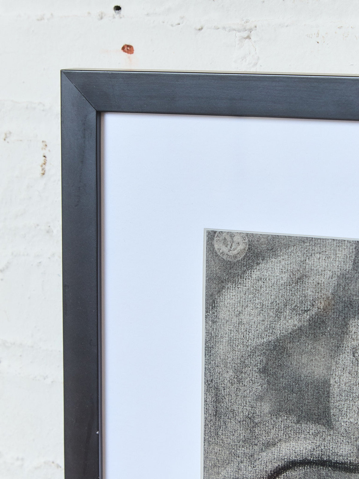 Entangled Figures in Gray
