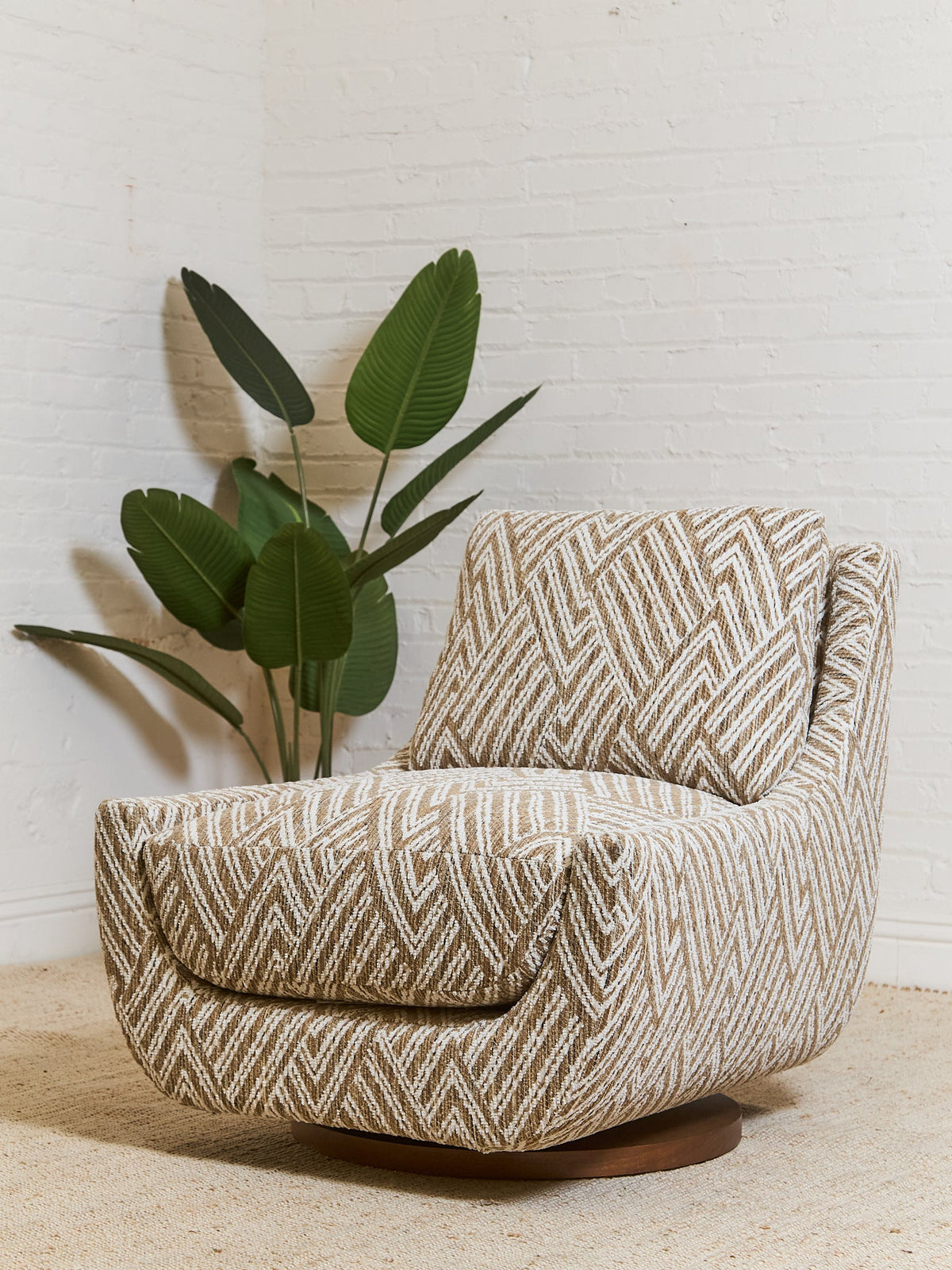 Atlas Swivel Chair in Joplin Burlap