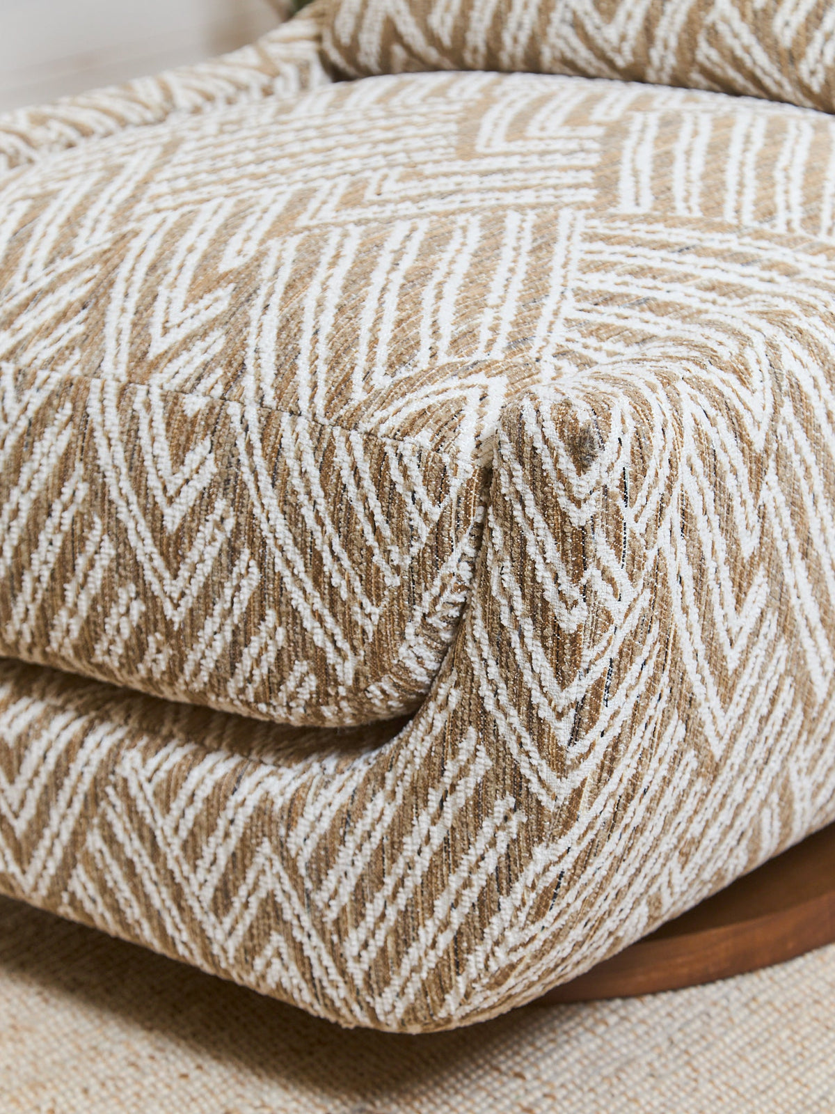 Atlas Swivel Chair in Joplin Burlap