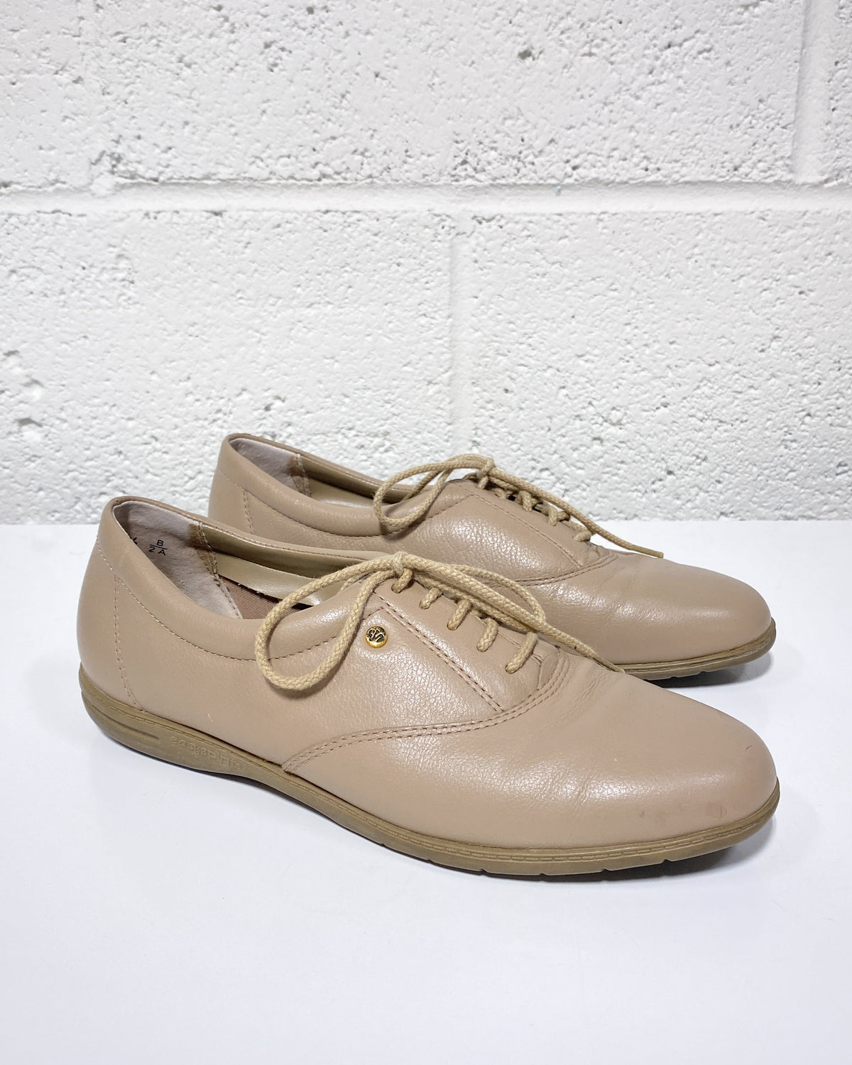 Vintage Tan Easy Spirit Anti-Gravity Shoes (6.5)