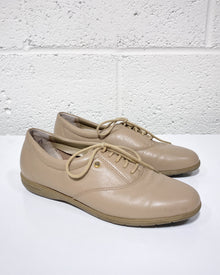 Vintage Tan Easy Spirit Anti-Gravity Shoes (6.5)