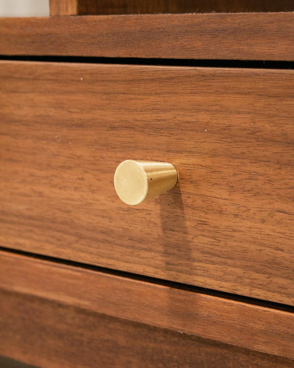 Opposite Side Isabel Shelf