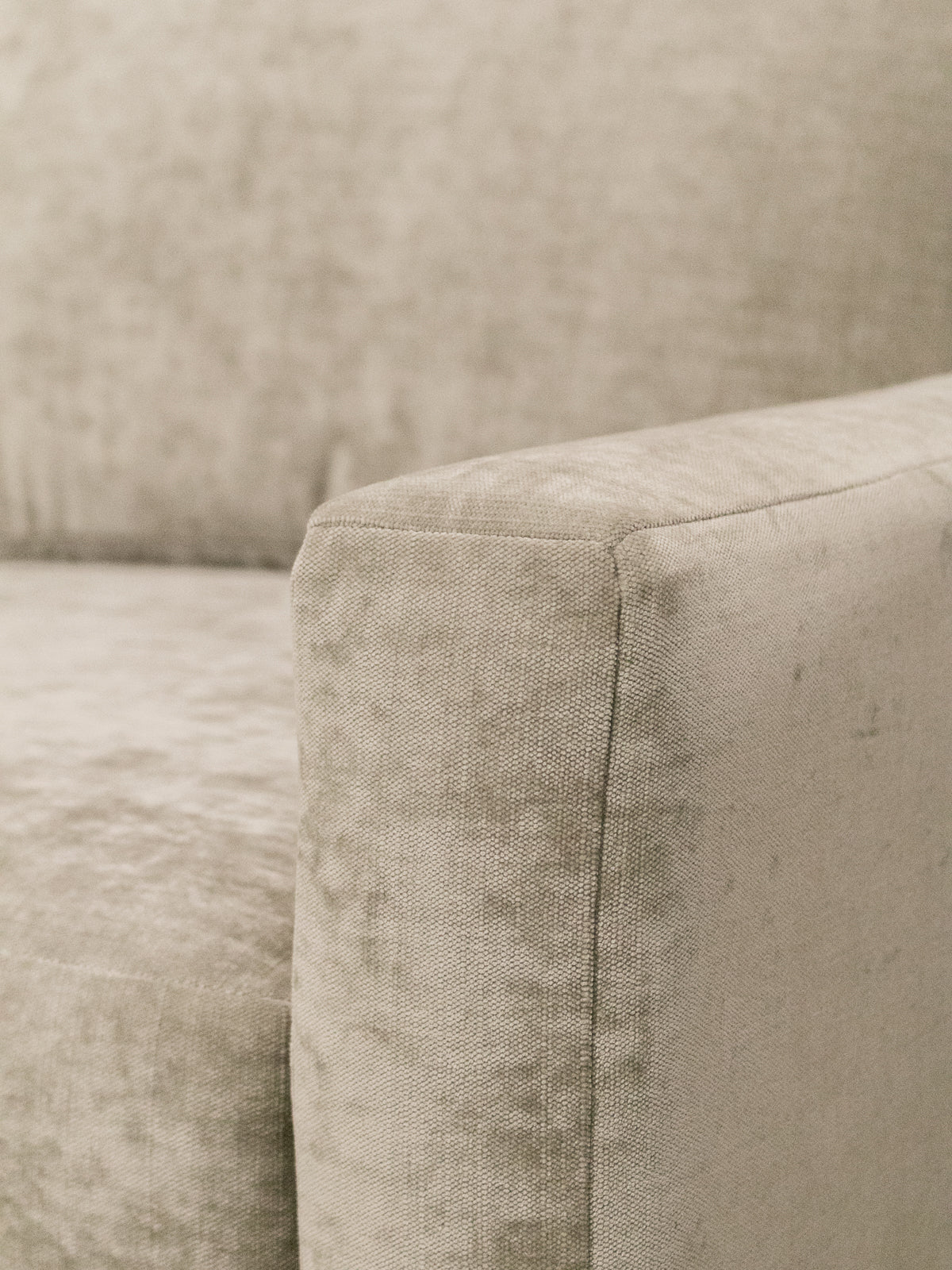 Hauser Sectional Sofa in Bianca Willow