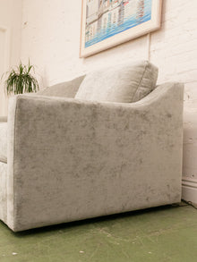 Hauser Sectional Sofa in Bianca Willow
