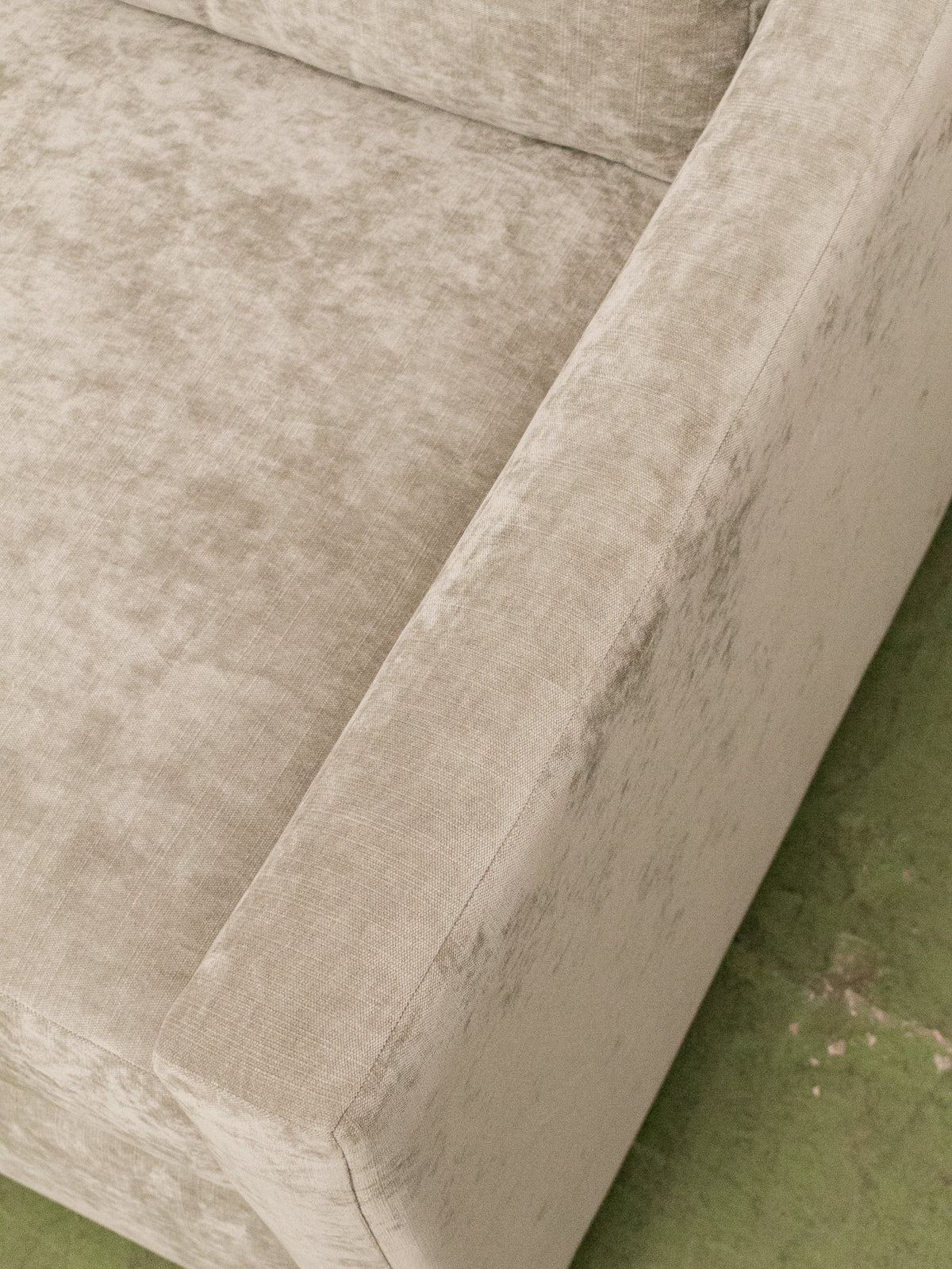 Hauser Sectional Sofa in Bianca Willow