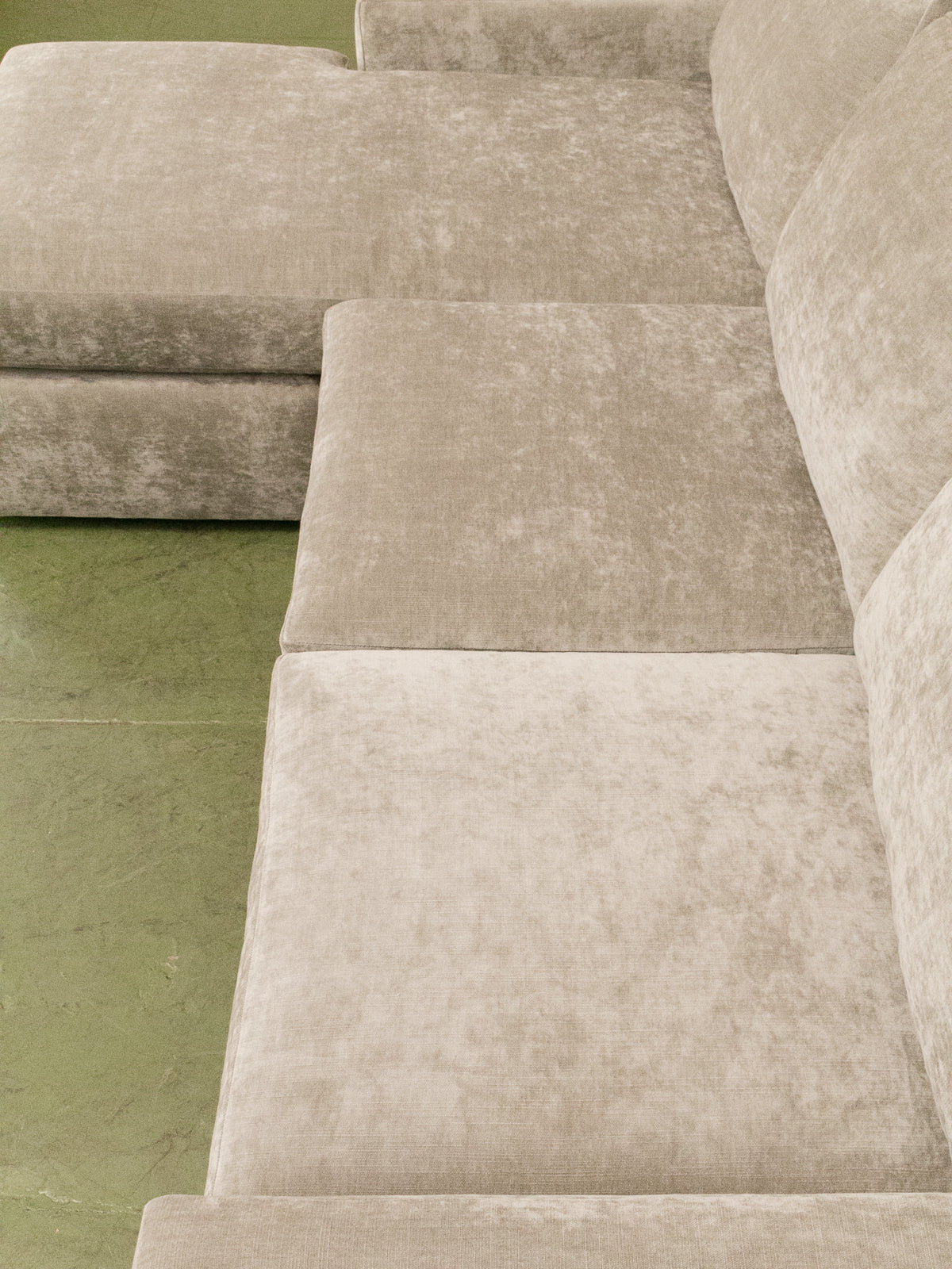 Hauser Sectional Sofa in Bianca Willow