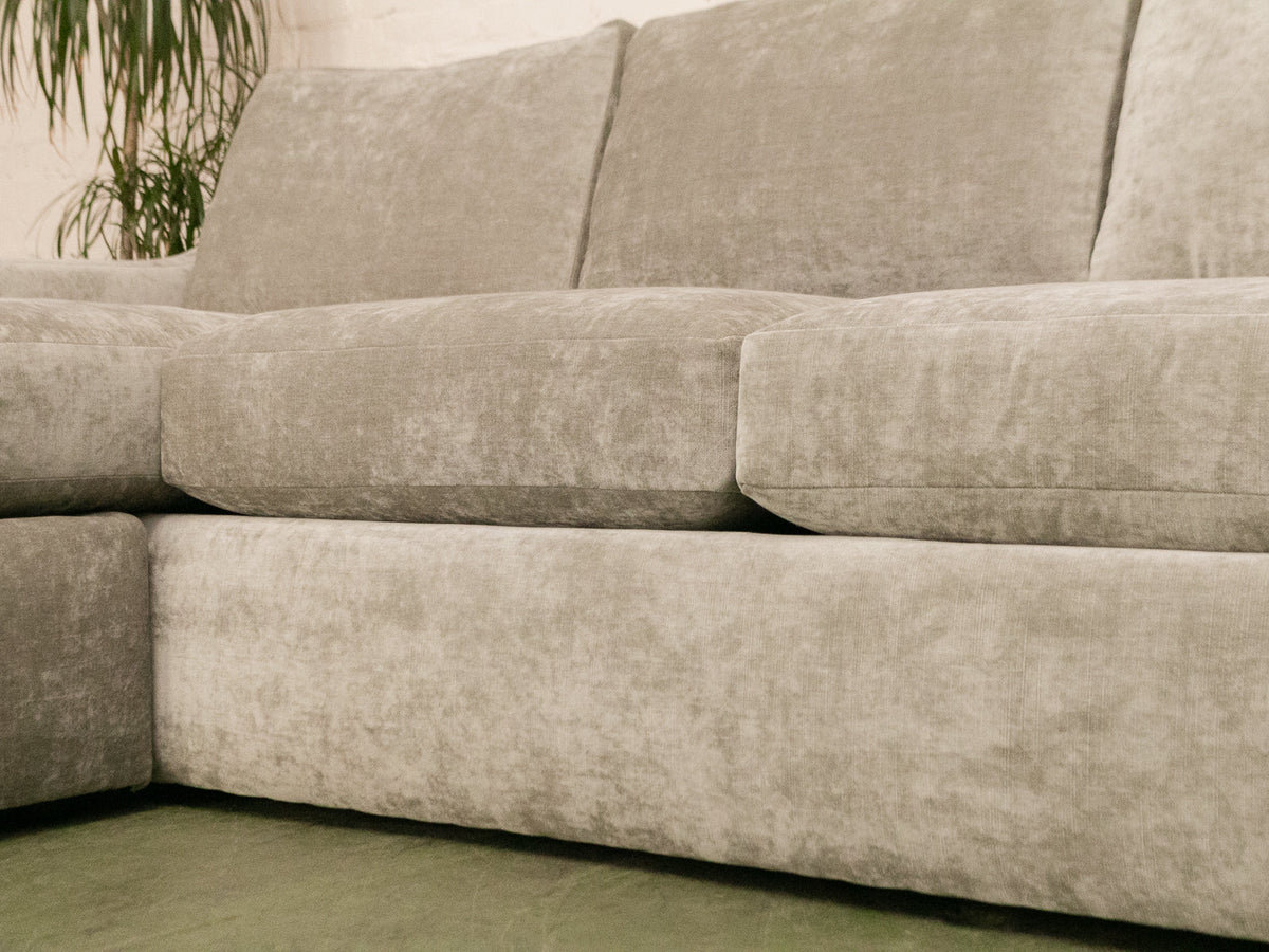 Hauser Sectional Sofa in Bianca Willow