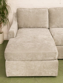 Hauser Sectional Sofa in Bianca Willow