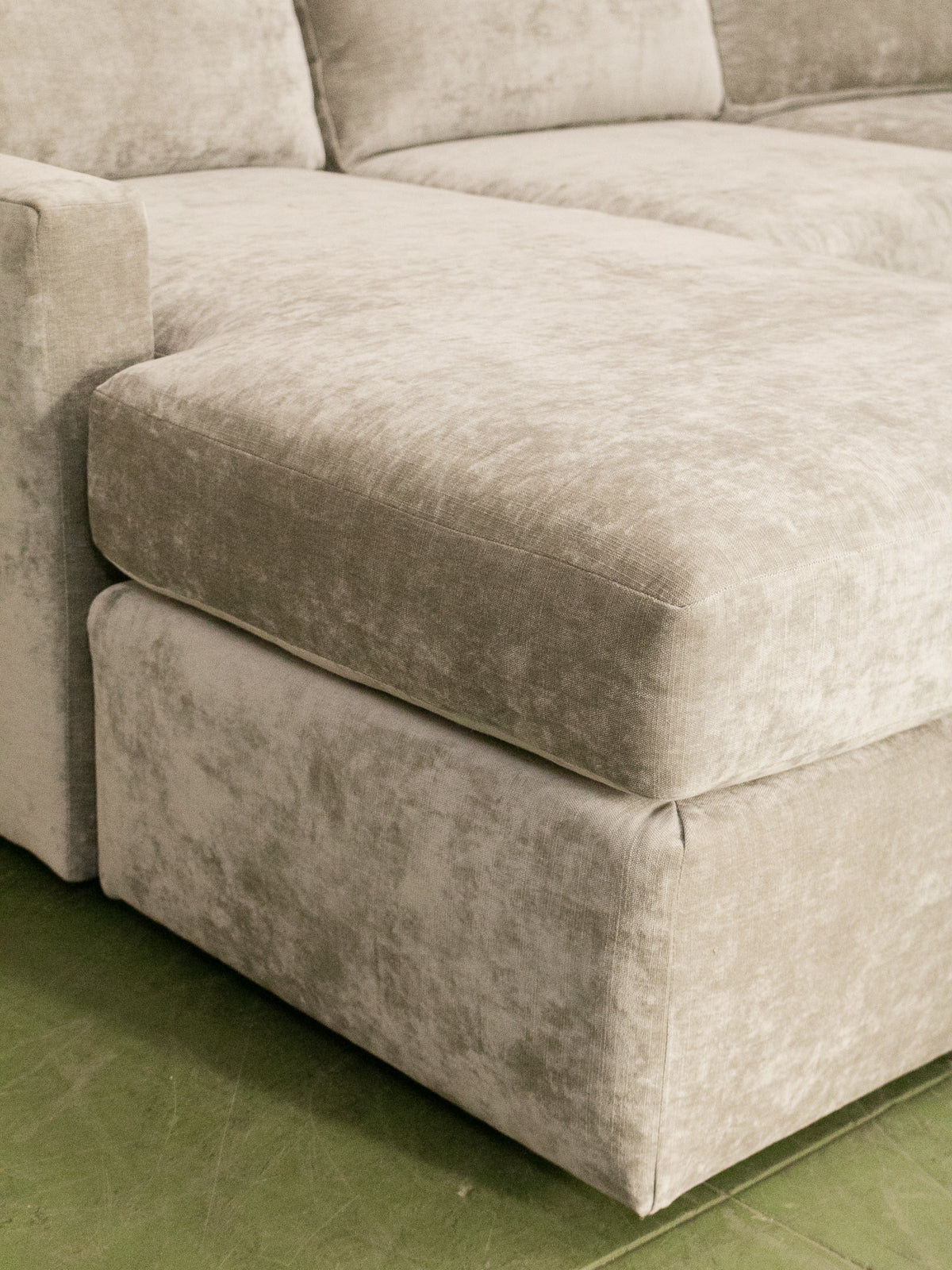 Hauser Sectional Sofa in Bianca Willow