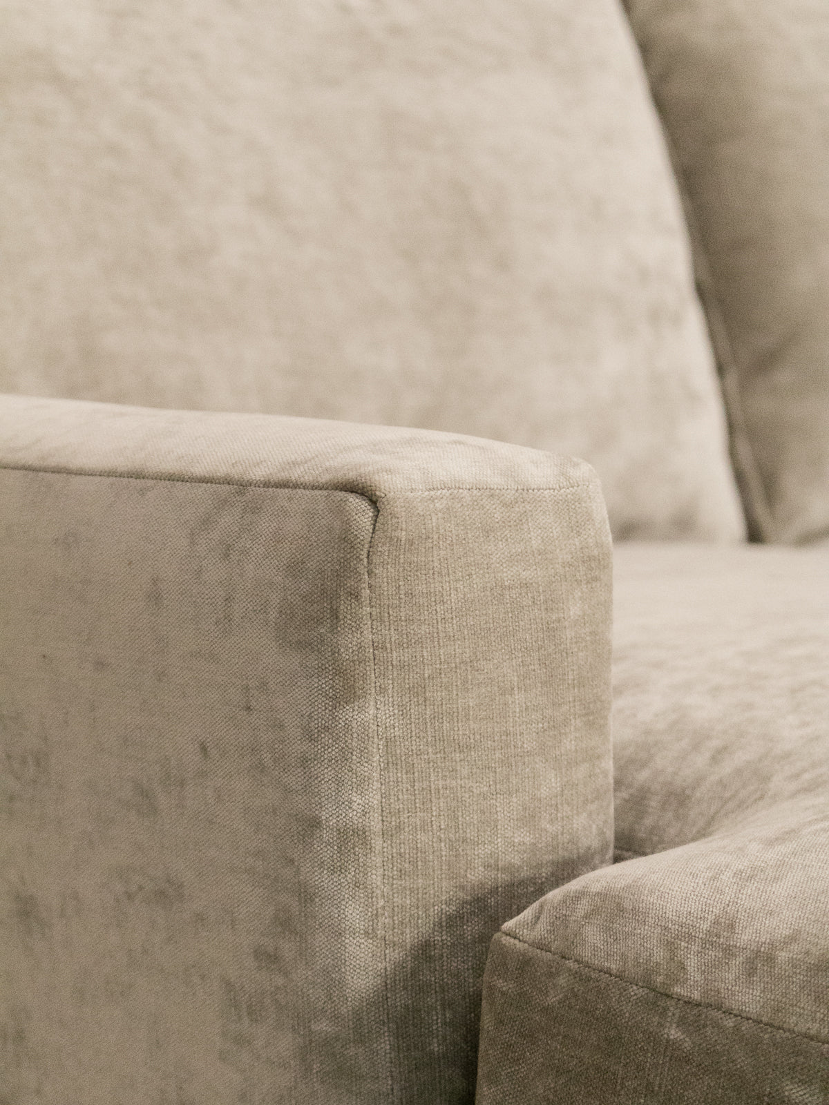 Hauser Sectional Sofa in Bianca Willow