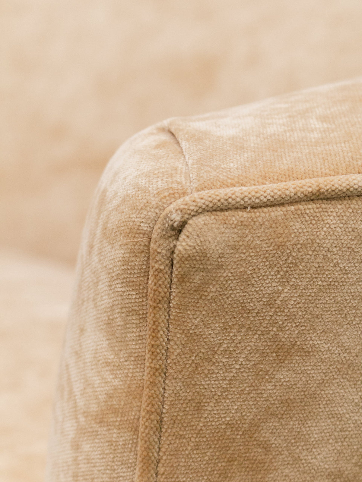 Aria Sofa in Bianca Maize