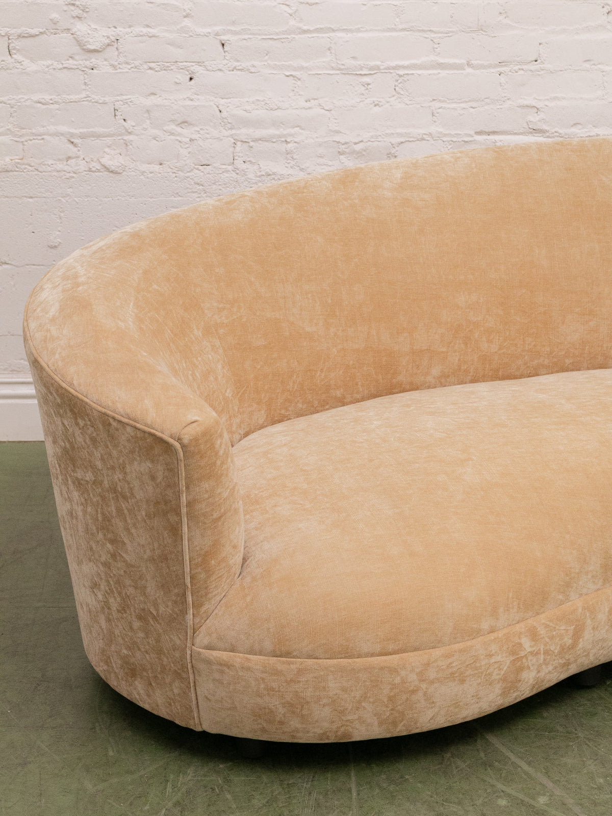 Aria Sofa in Bianca Maize