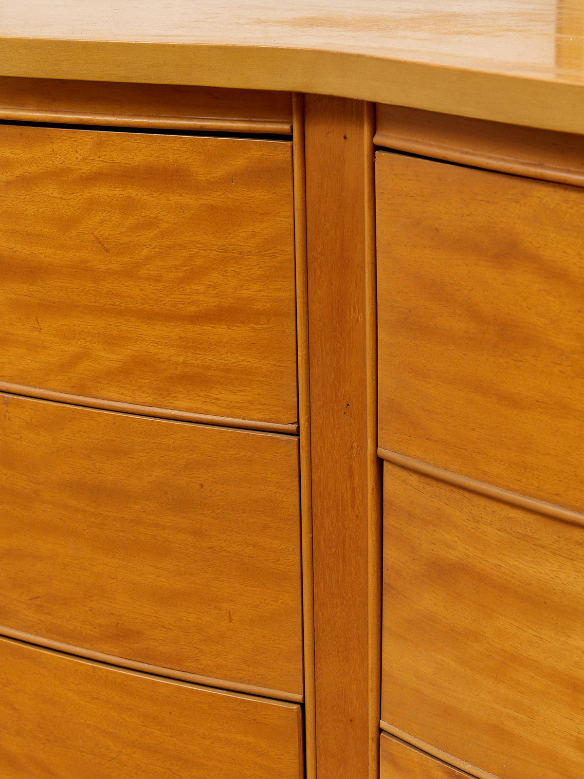 Dixie Art Deco Blonde Mahogany 8-Drawer Dresser