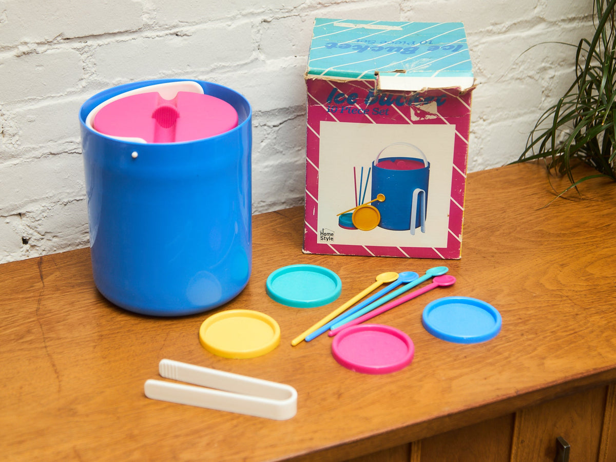 Fun post modern plastic Ice bucket with covers and straws for cups