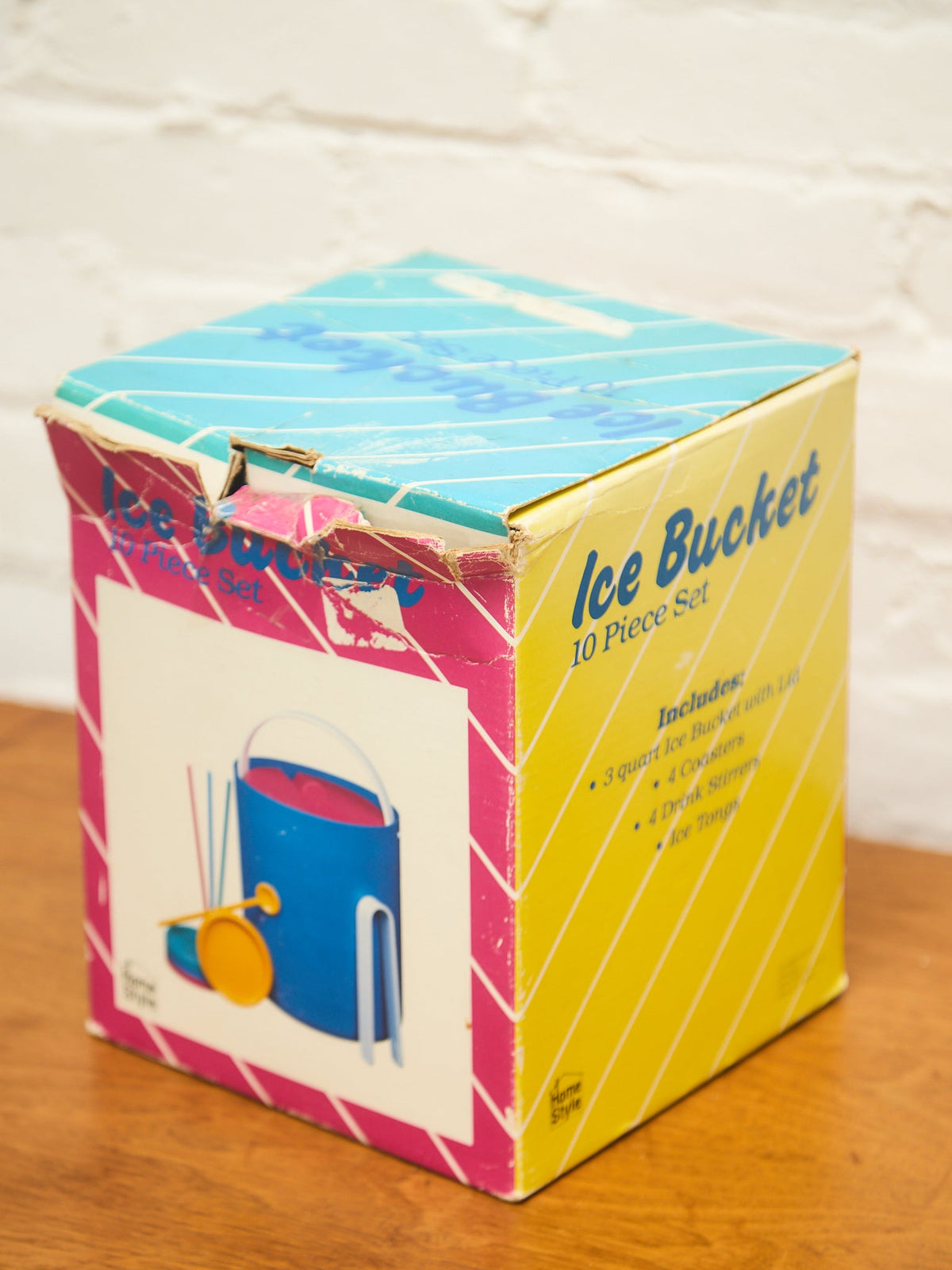Fun post modern plastic Ice bucket with covers and straws for cups
