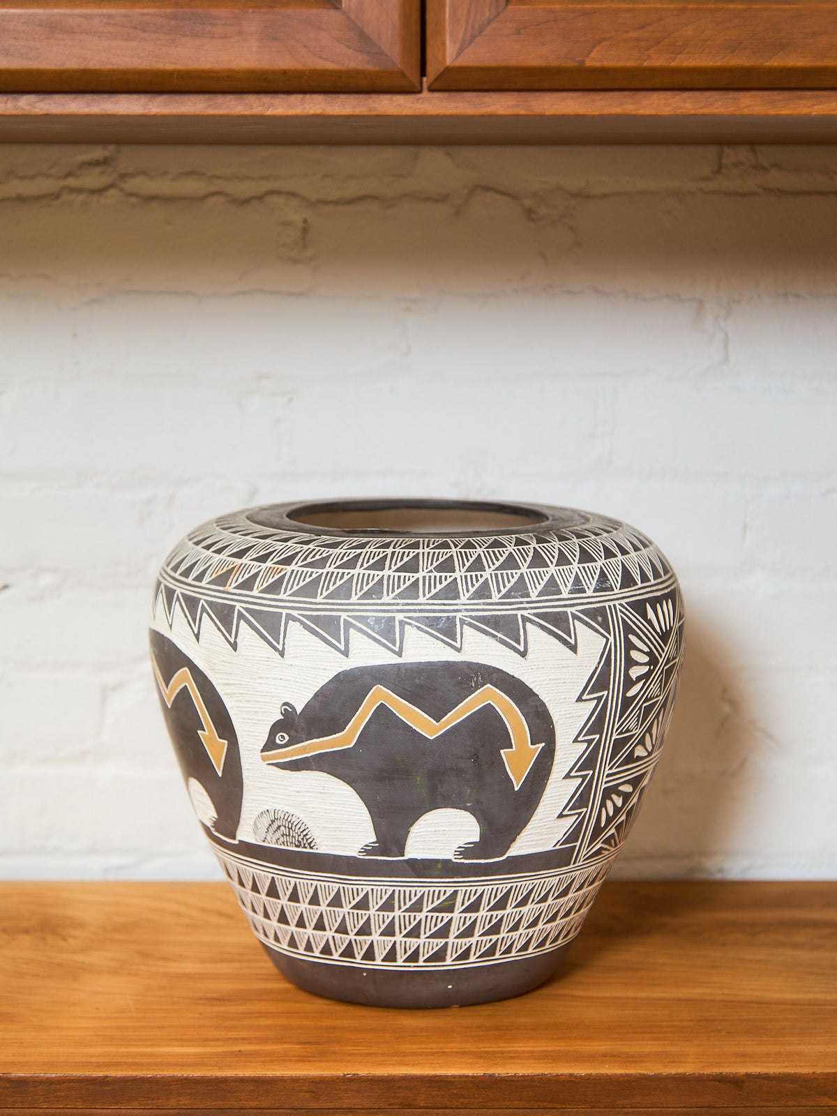 Native Shy-Yai-Zta Romero Vase Acoma Pueblo, New Mexico.