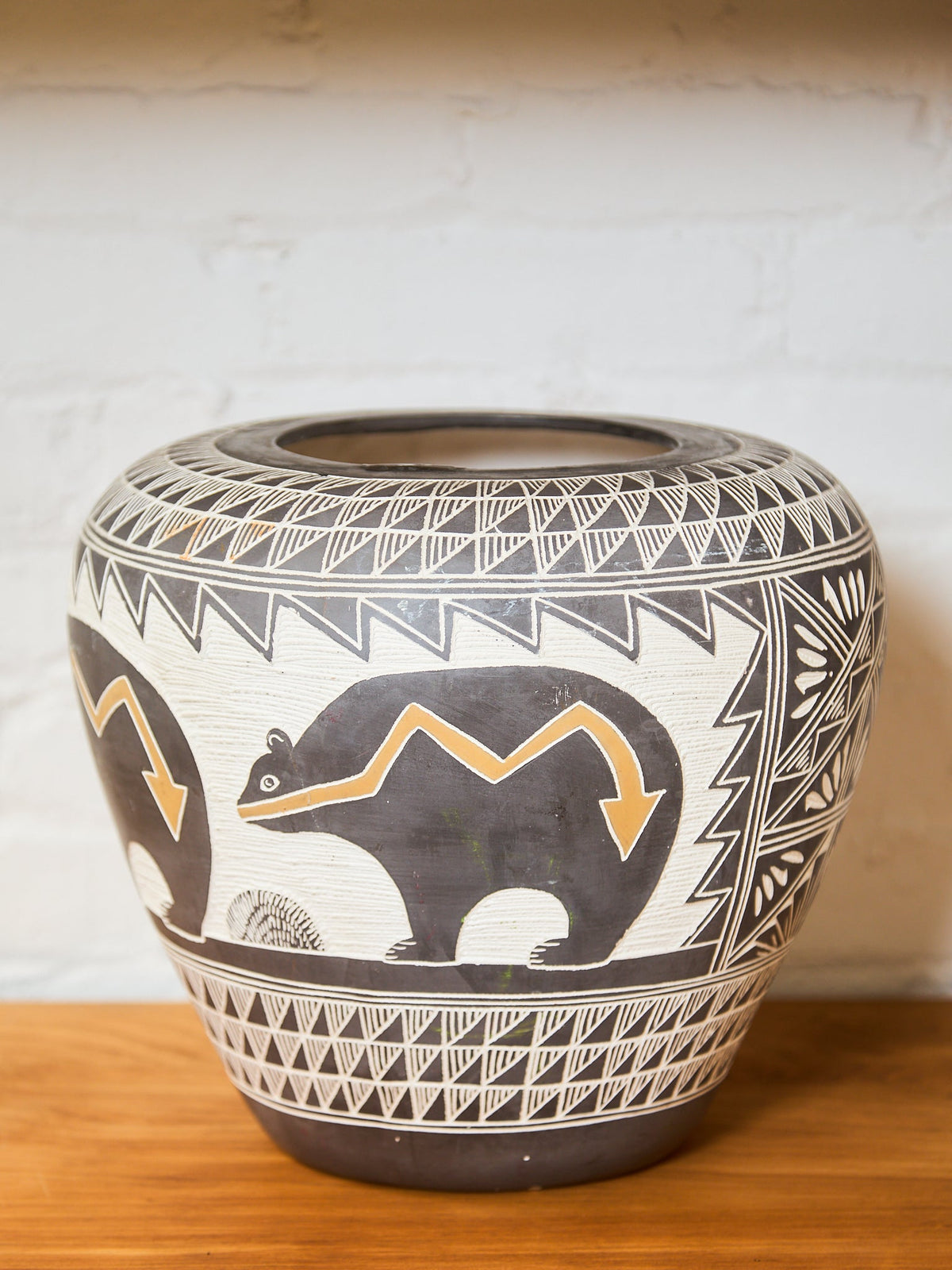 Native Shy-Yai-Zta Romero Vase Acoma Pueblo, New Mexico.