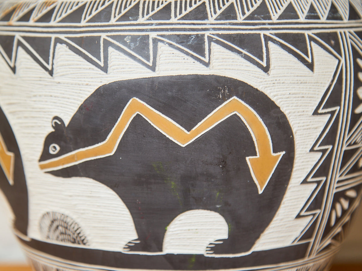 Native Shy-Yai-Zta Romero Vase Acoma Pueblo, New Mexico.