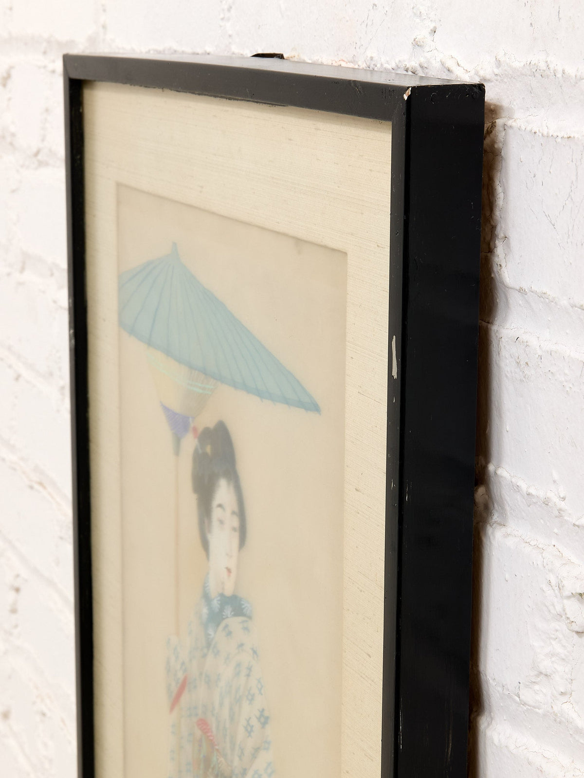 JAPANESE MEIJI PERIOD (1868–1912) "GEISHA WITH UMBRELLA" GOUACHE OIL ON SILK, FRAMED