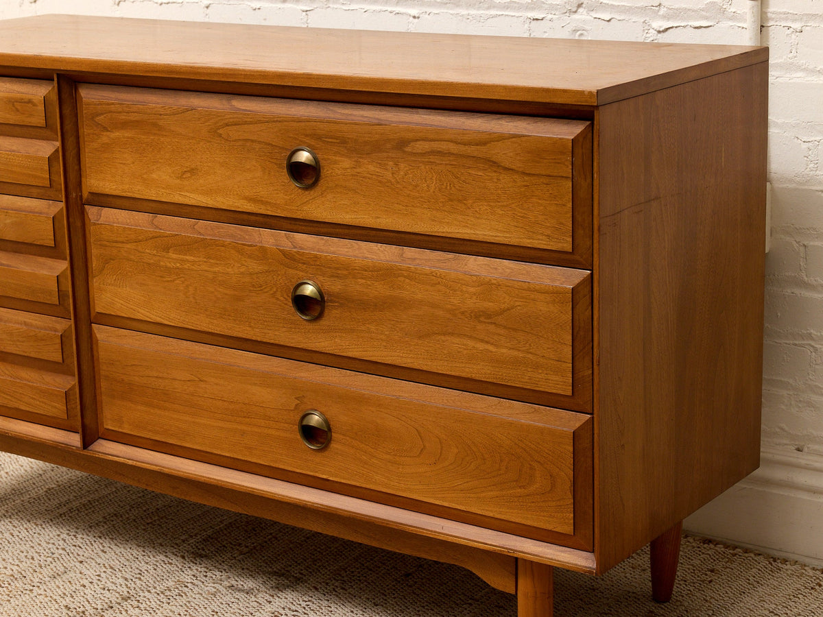 Vintage Mid-Century Modern Walnut Gentleman’s Chest - Dresser