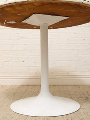 Vintage White Round Pedestal Dining Table