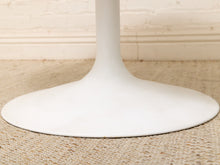 Vintage White Round Pedestal Dining Table