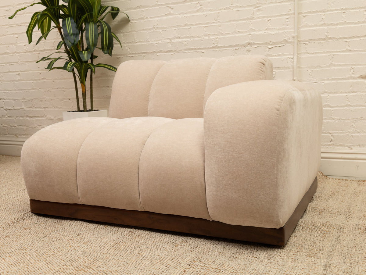Margot Arm in Amici Sand
