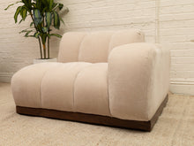 Margot Arm in Amici Sand