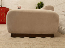 Margot Arm in Amici Sand