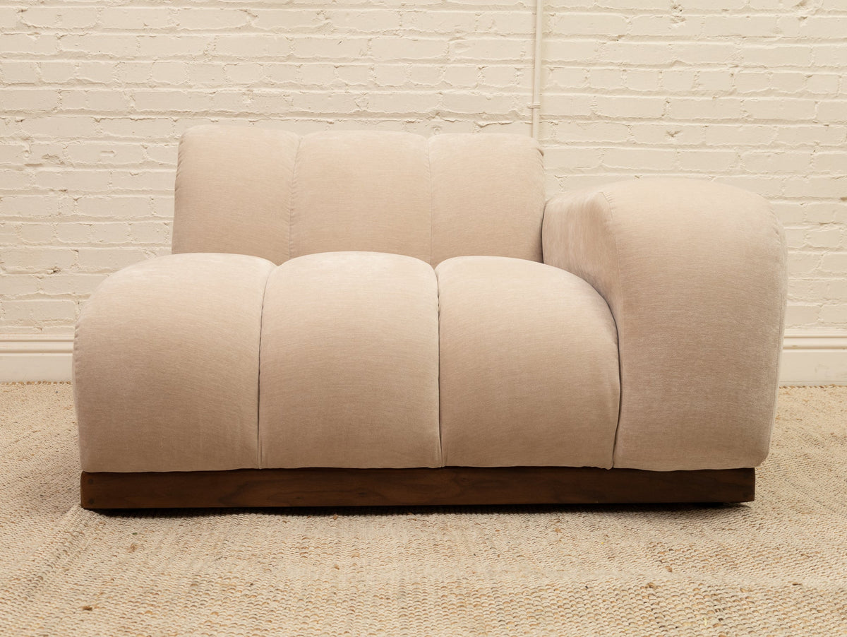 Margot Arm in Amici Sand