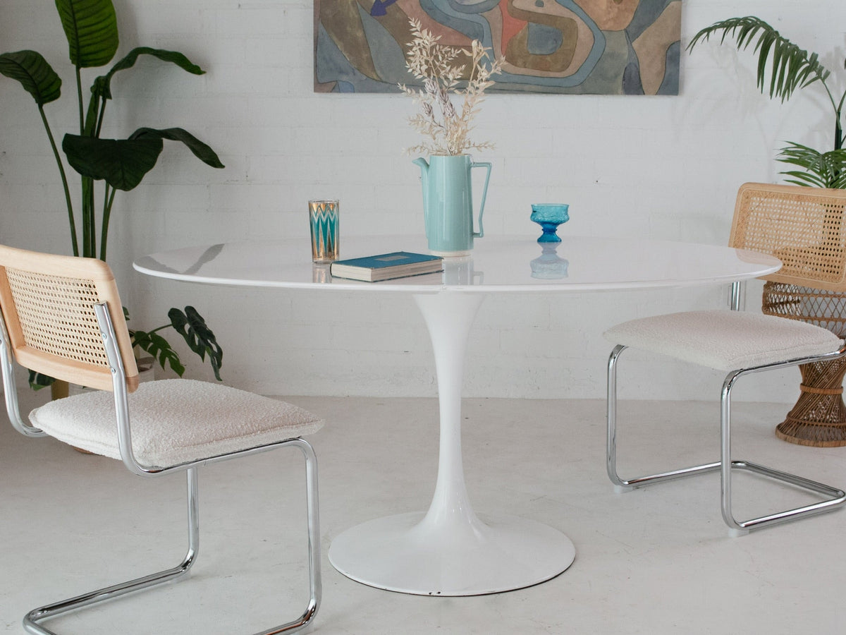 Oval 60” Daisy Dining Table