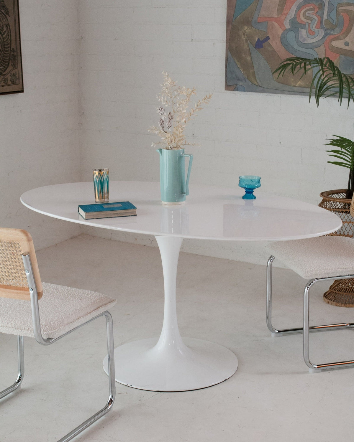 Oval 60” Daisy Dining Table