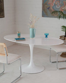 Oval 60” Daisy Dining Table