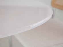 Oval 60” Daisy Dining Table