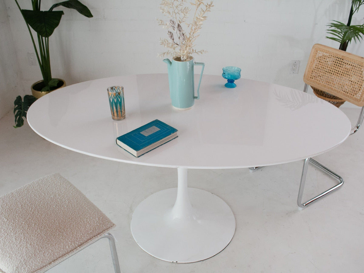 Oval 60” Daisy Dining Table