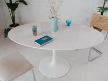 Oval 60” Daisy Dining Table