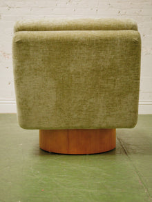 Space age Green Swivel Chair
