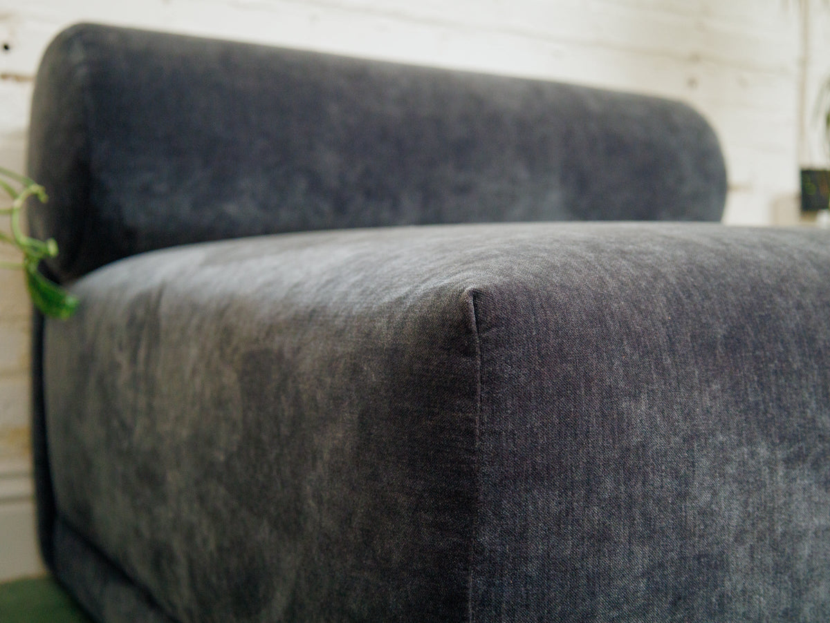 Single Emma Armless Lounger